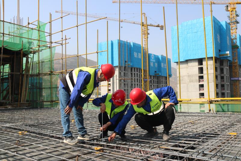 八建集团城市曙光项目梁板钢筋验收.JPG 八建集团城市曙光项目梁板钢筋验收.JPG