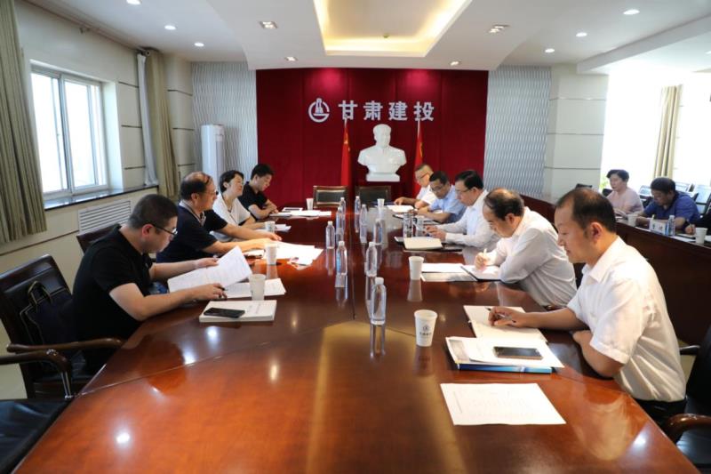 8月26日,甘肃省国资委副主任李勇一行来到甘肃建投调研.jpg